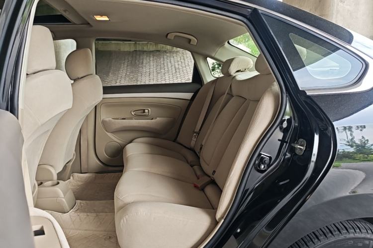 Used Nissan Sylphy 2016 Classic 1.6XE Manual Leading Edition Left Rear Seat