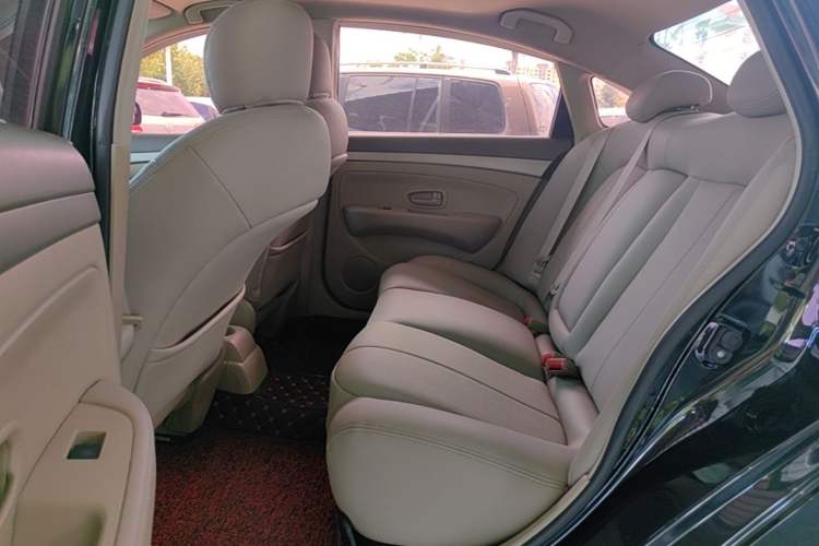 Used Nissan Sylphy 2016 Classic 1.6XE Manual Leading Edition Left Rear Seat