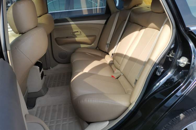 Used Nissan Sylphy 2016 Classic 1.6XE Manual Leading Edition Left Rear Seat