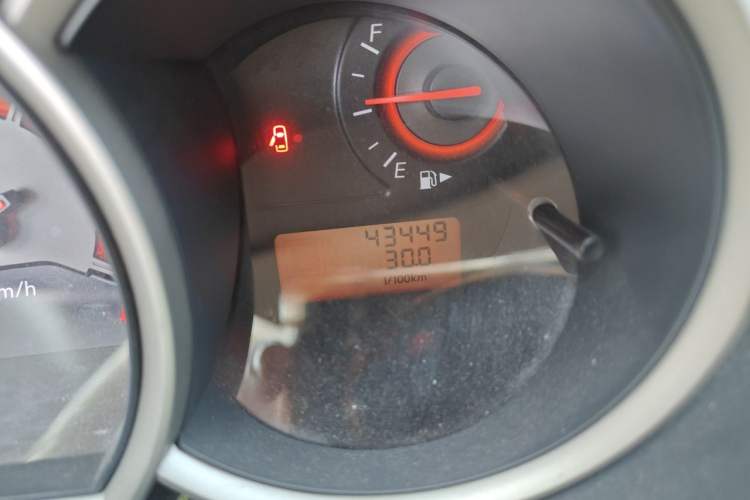 Used Nissan Sylphy 2016 Classic 1.6XE Manual Leading Edition Odometer Close Up