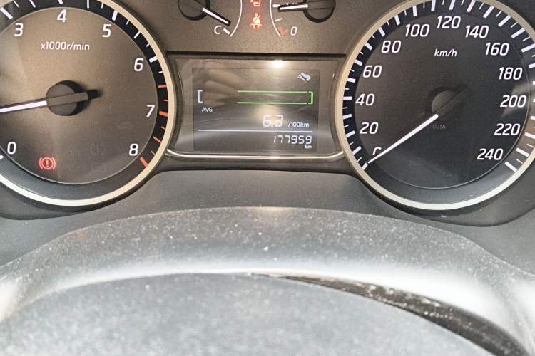 Used Nissan Sylphy 2016 1.6 XL Manual Luxury Edition Odometer Close Up
