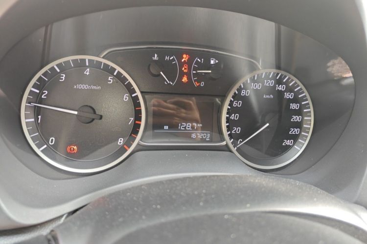 Used Nissan Sylphy 2016 1.6 XL Manual Luxury Edition Odometer Close Up