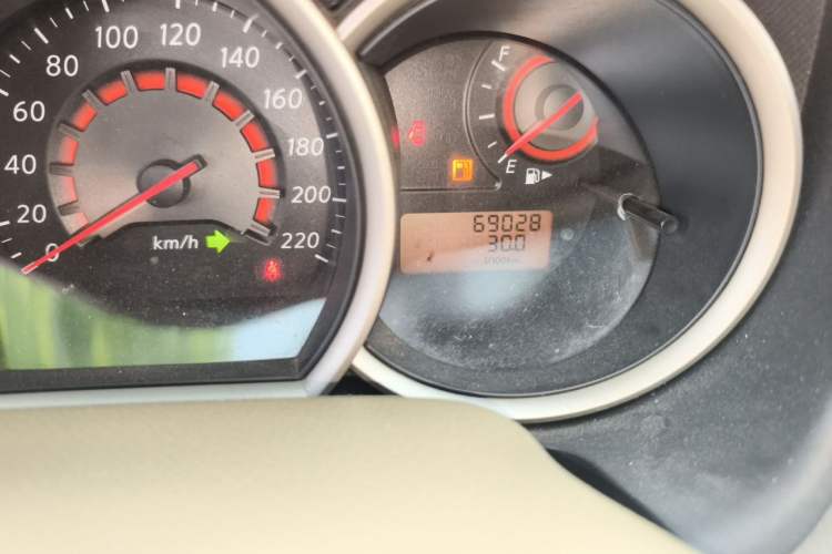 Used Nissan Sylphy 2016 Classic 1.6XE Manual Leading Edition Odometer Close Up