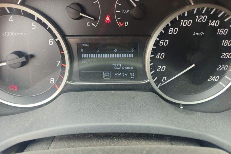 Used Nissan Sylphy 2016 1.6XV CVT Smart Enjoyment Version Odometer Close Up