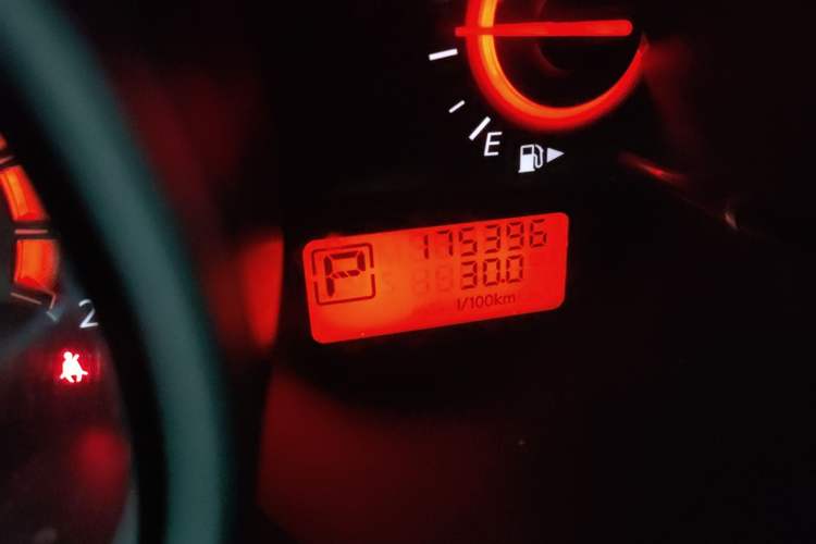 Used Nissan Sylphy 2016 Classic 1.6XE Automatic Comfort Edition Odometer Close Up