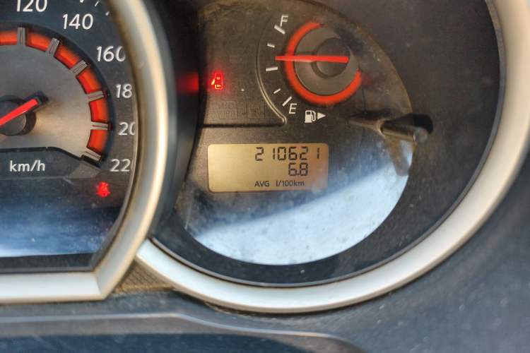 Used Nissan Sylphy 2016 Classic 1.6XL Manual Luxury Edition Odometer Close Up