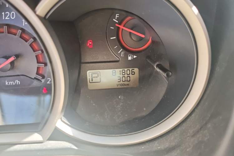 Used Nissan Sylphy 2016 Classic 1.6XE Automatic Comfort Edition Odometer Close Up