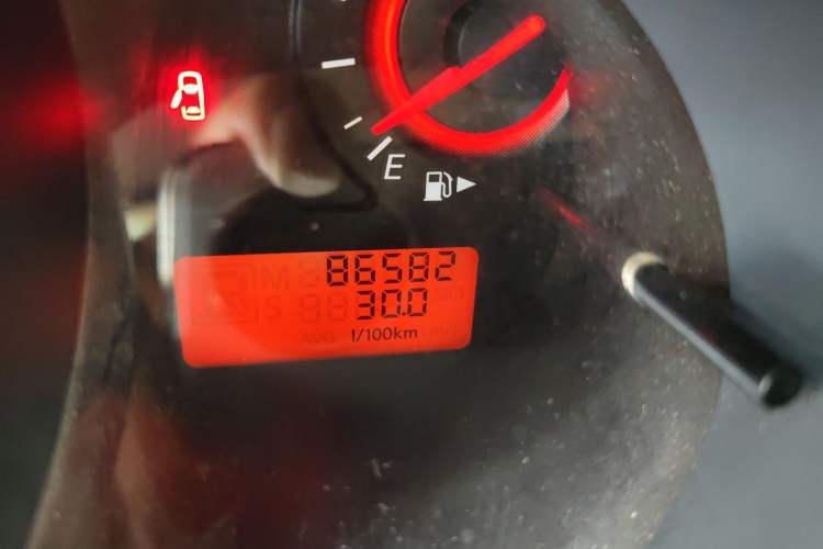 Used Nissan Sylphy 2016 Classic 1.6XE Manual Leading Edition Odometer Close Up