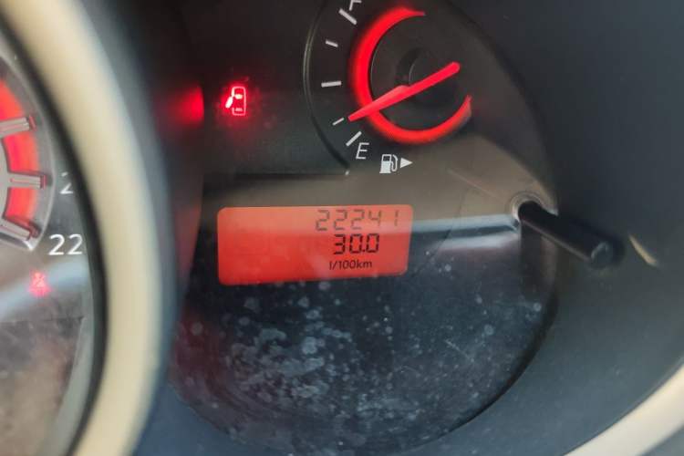 Used Nissan Sylphy 2016 Classic 1.6XL Manual Luxury Edition Odometer Close Up
