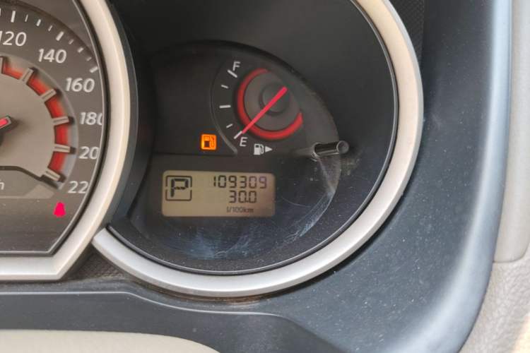 Used Nissan Sylphy 2016 Classic 1.6XE Automatic Comfort Edition Odometer Close Up