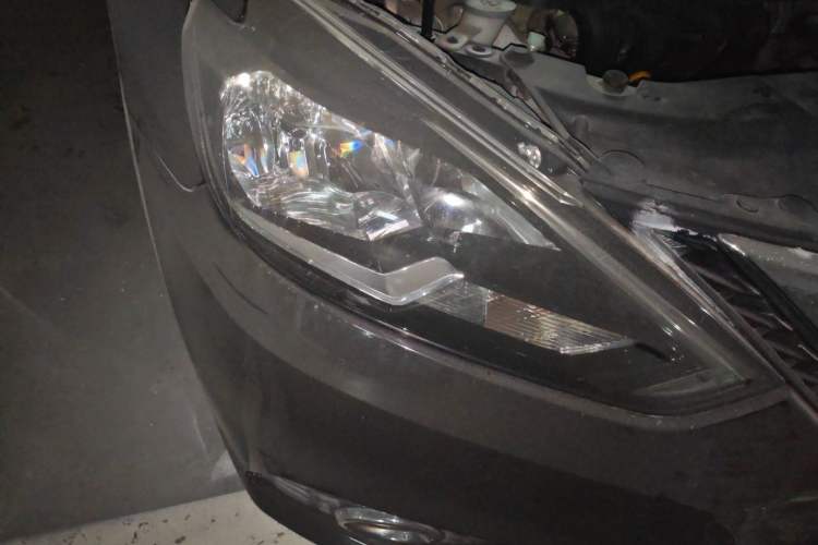 Used Nissan Sylphy 2016 1.6 XL Manual Luxury Edition Right Front Headlight