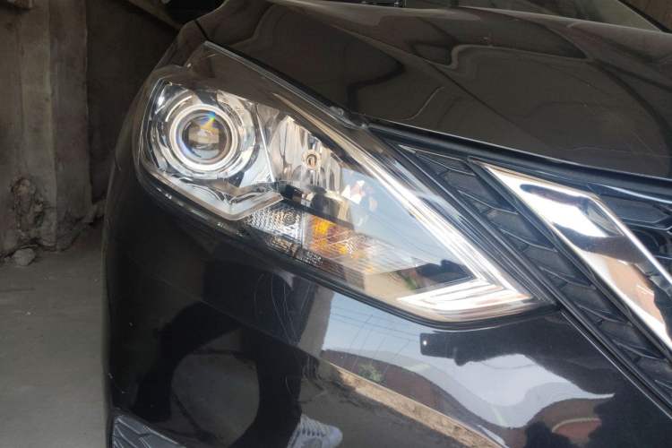 Used Nissan Sylphy 2016 1.6 XL Manual Luxury Edition Right Front Headlight