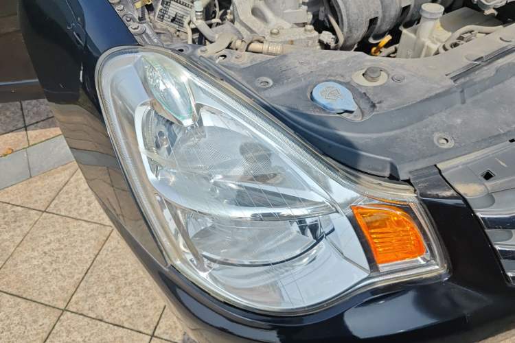 Used Nissan Sylphy 2016 Classic 1.6XE Manual Comfort Edition Right Front Headlight