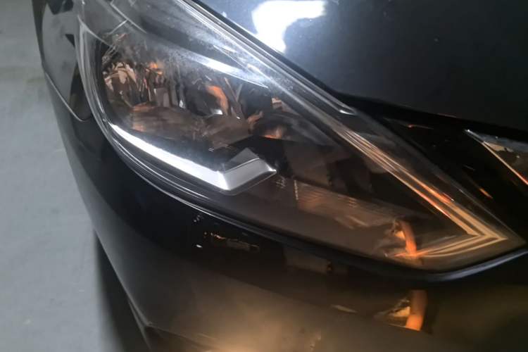 Used Nissan Sylphy 2016 1.6 XL CVT Deluxe Edition Right Front Headlight