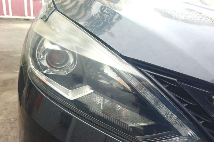 Used Nissan Sylphy 2016 1.6XV CVT Smart Enjoyment Version Right Front Headlight