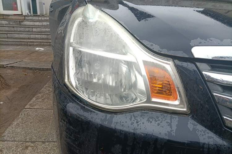 Used Nissan Sylphy 2016 Classic 1.6XE Manual Comfort Edition Right Front Headlight