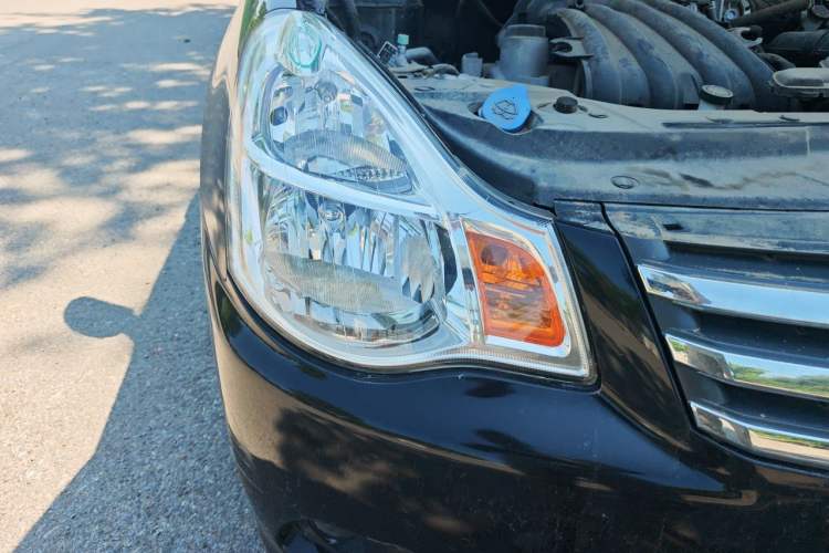Used Nissan Sylphy 2016 Classic 1.6XL Manual Luxury Edition Right Front Headlight