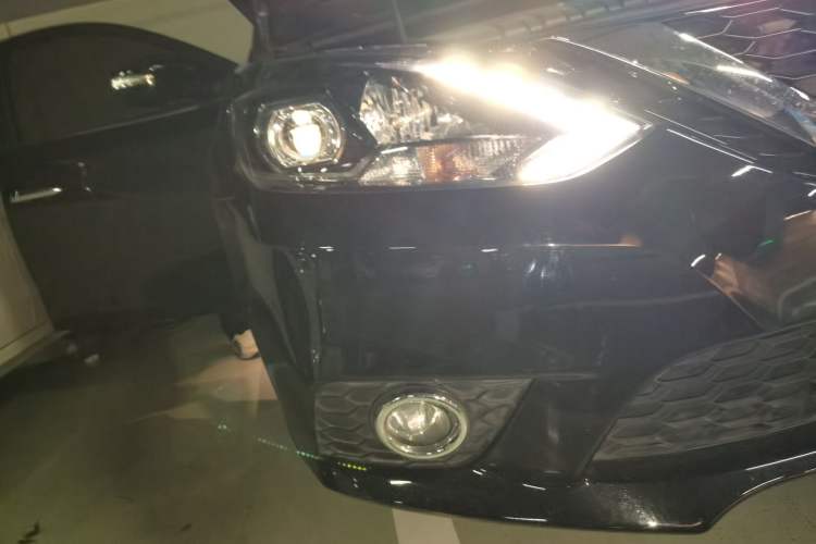 Used Nissan Sylphy 2016 1.6XV CVT Smart Enjoyment Version Right Front Headlight