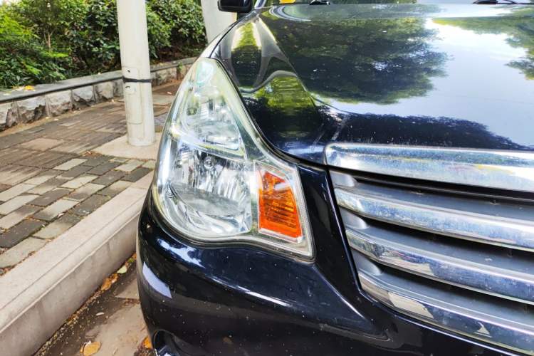 Used Nissan Sylphy 2016 Classic 1.6XE Manual Comfort Edition Right Front Headlight
