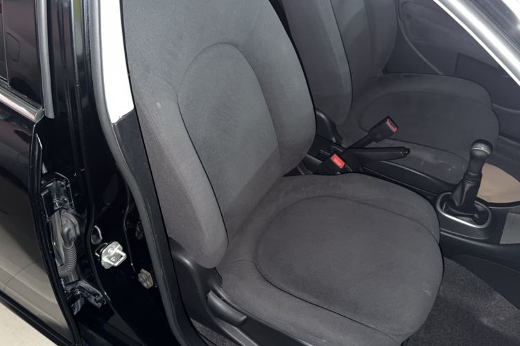 Used Nissan Sylphy 2016 Classic 1.6XE Manual Comfort Edition Right Front Seat