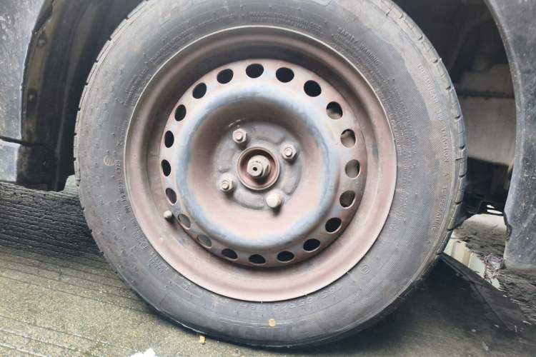 Used Nissan Sylphy 2016 Classic 1.6XE Automatic Comfort Edition Right Front Wheel Hub