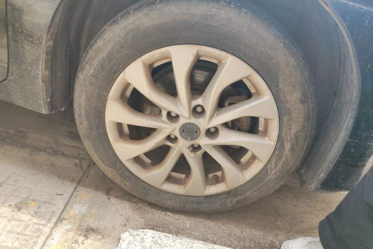 Used Nissan Sylphy 2016 1.6 XL CVT Luxury Edition Right Front Wheel Hub