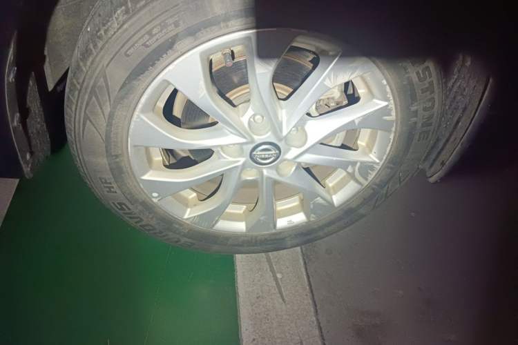 Used Nissan Sylphy 2016 1.6 XL CVT Luxury Edition Right Front Wheel Hub