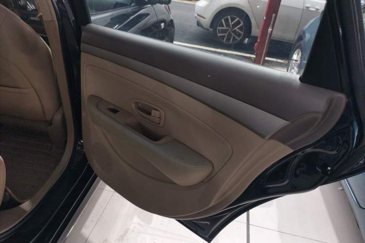 Used Nissan Sylphy 2016 Classic 1.6XE Automatic Leading Edition Right Rear Door Interior