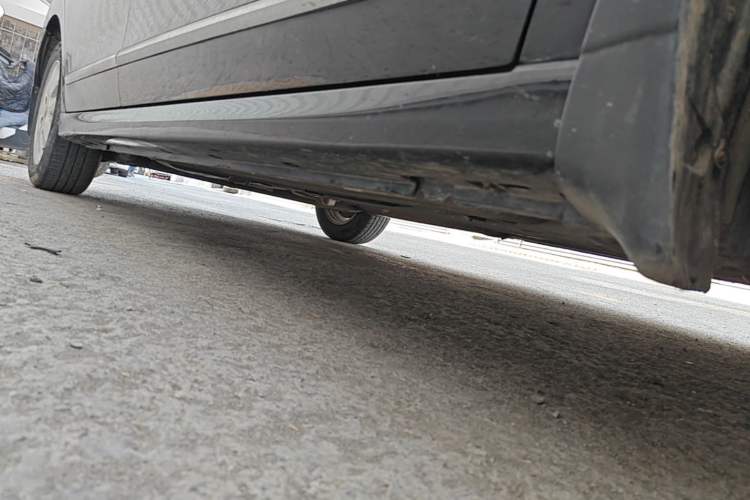 Used Nissan Sylphy 2016 Classic 1.6XE Manual Leading Edition Right Side Sill