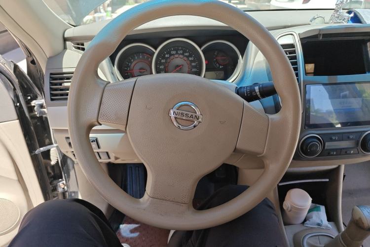 Used Nissan Sylphy 2016 Classic 1.6XE Manual Leading Edition Steering Wheel