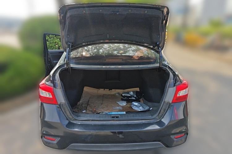 Used Nissan Sylphy 2016 1.6 XL CVT Luxury Edition Trunk