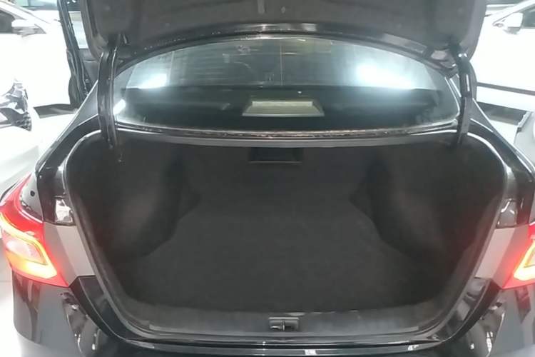 Used Nissan Sylphy 2016 1.6 XL CVT Luxury Edition Trunk
