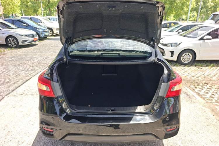 Used Nissan Sylphy 2016 1.6 XL Manual Luxury Edition Trunk