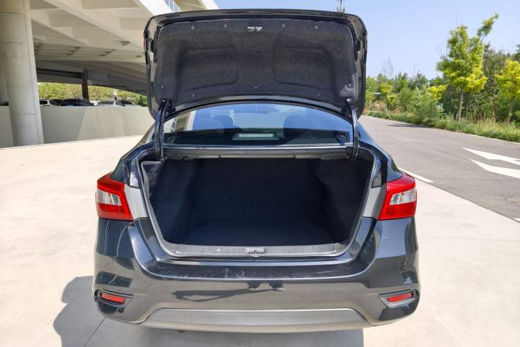 Used Nissan Sylphy 2016 1.6XE CVT Comfort Edition Trunk