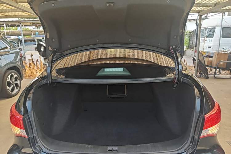 Used Nissan Sylphy 2016 Classic 1.6XE Automatic Leading Edition Trunk