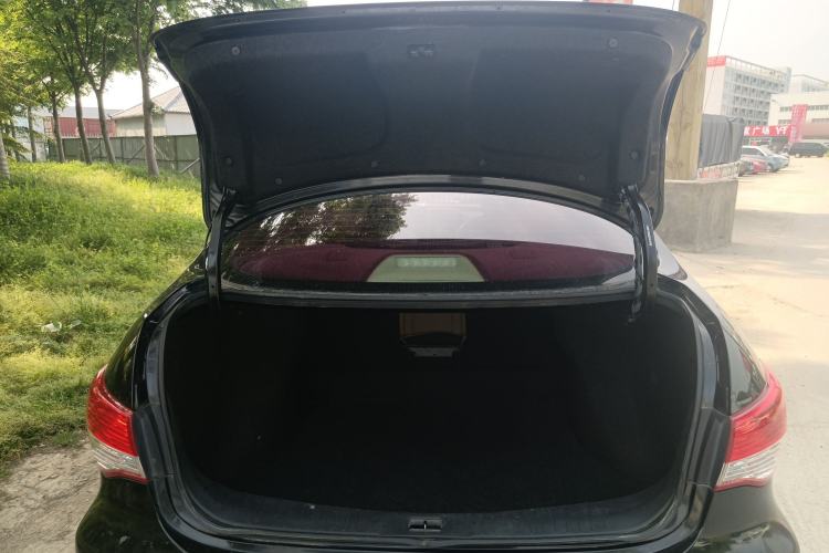 Used Nissan Sylphy 2016 Classic 1.6XE Manual Leading Edition Trunk
