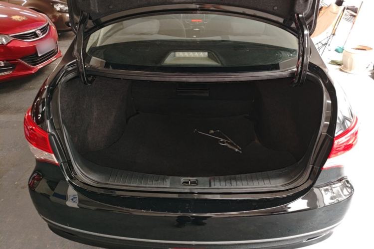 Used Nissan Sylphy 2016 Classic 1.6XE Manual Leading Edition Trunk