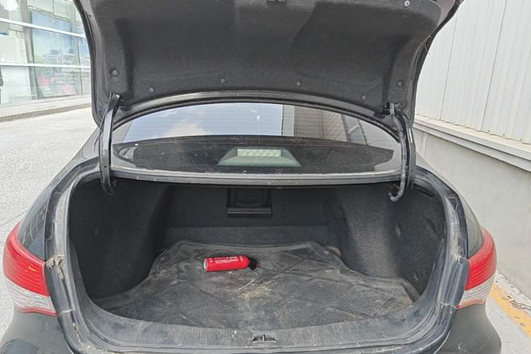Used Nissan Sylphy 2016 Classic 1.6XE Manual Leading Edition Trunk