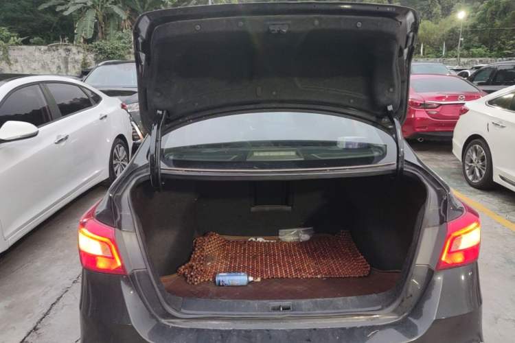 Used Nissan Sylphy 2016 1.6 XL CVT Deluxe Edition Trunk