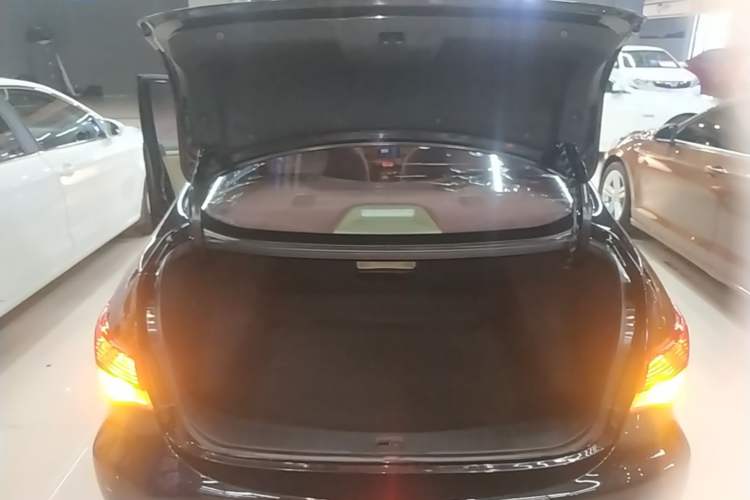 Used Nissan Sylphy 2016 Classic 1.6XE Manual Comfort Edition Trunk