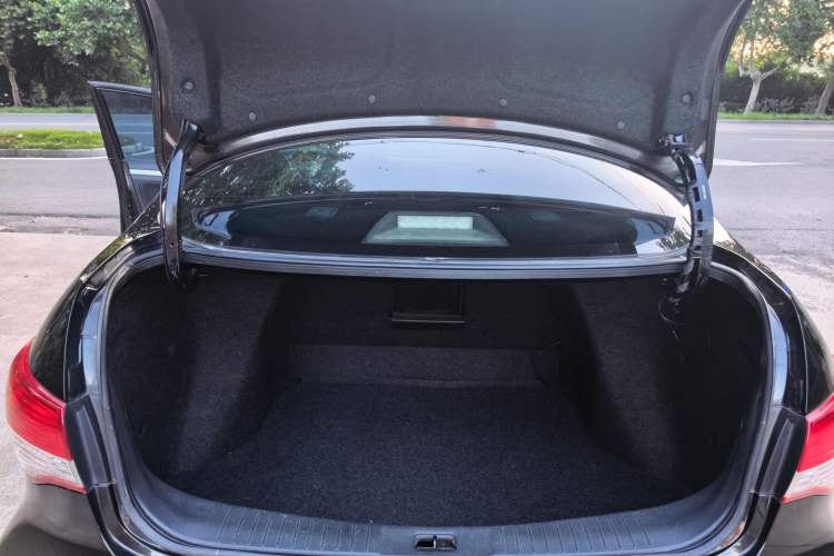 Used Nissan Sylphy 2016 Classic 1.6XE Manual Comfort Edition Trunk