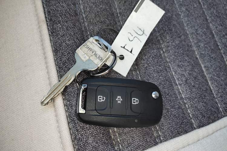 Used Nissan Sylphy 2016 Classic 1.6XE Manual Comfort Edition Vehicle Key