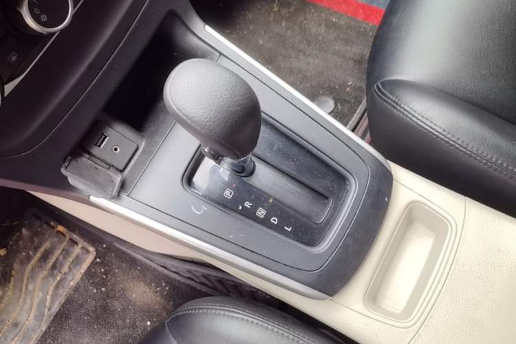 Used Nissan Sylphy 2016 1.6XE CVT Comfort Edition Gear Lever