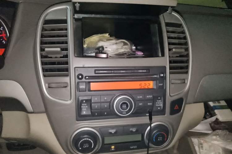 Used Nissan Sylphy 2016 Classic 1.6XE Automatic Comfort Edition Audio And AC Panel