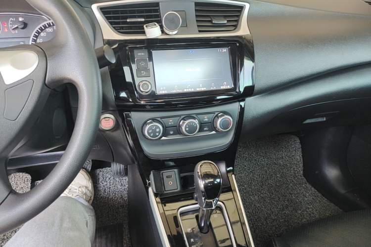 Used Nissan Sylphy 2016 1.6XV CVT Smart Enjoyment Version Audio And AC Panel