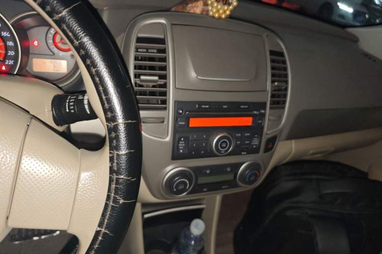 Used Nissan Sylphy 2016 Classic 1.6XE Manual Comfort Edition Audio And AC Panel