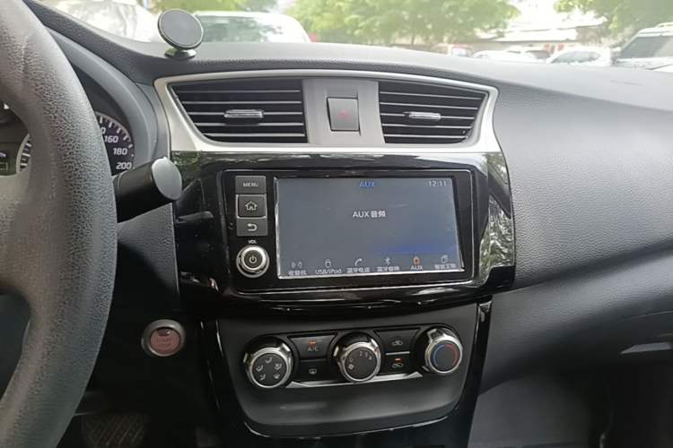 Used Nissan Sylphy 2016 1.6XV CVT Smart Enjoyment Version Audio And AC Panel