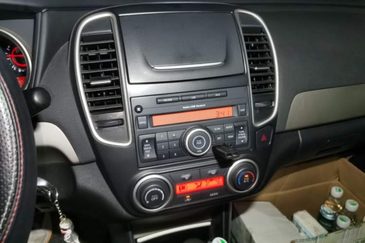 Used Nissan Sylphy 2016 Classic 1.6XE Automatic Comfort Edition Audio And AC Panel