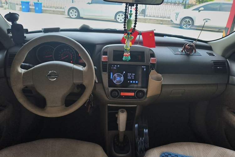 Used Nissan Sylphy 2016 Classic 1.6XE Automatic Leading Edition Center Console