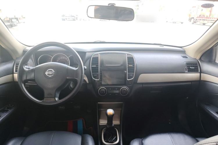 Used Nissan Sylphy 2016 Classic 1.6XE Manual Leading Edition Center Console